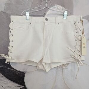 Austin Land High Rise Womens Denim Shorts Size 11/30 Inseam 1 3/4  Nwt ❤️
